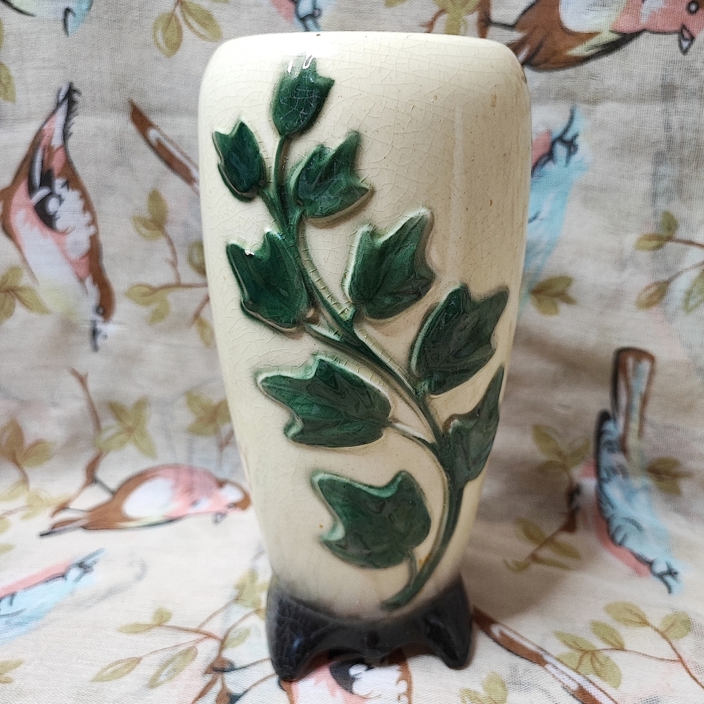 Royal Copley Green Cream Climbing Ivy Vase 7" Vintage Embossed Footed CRAZING